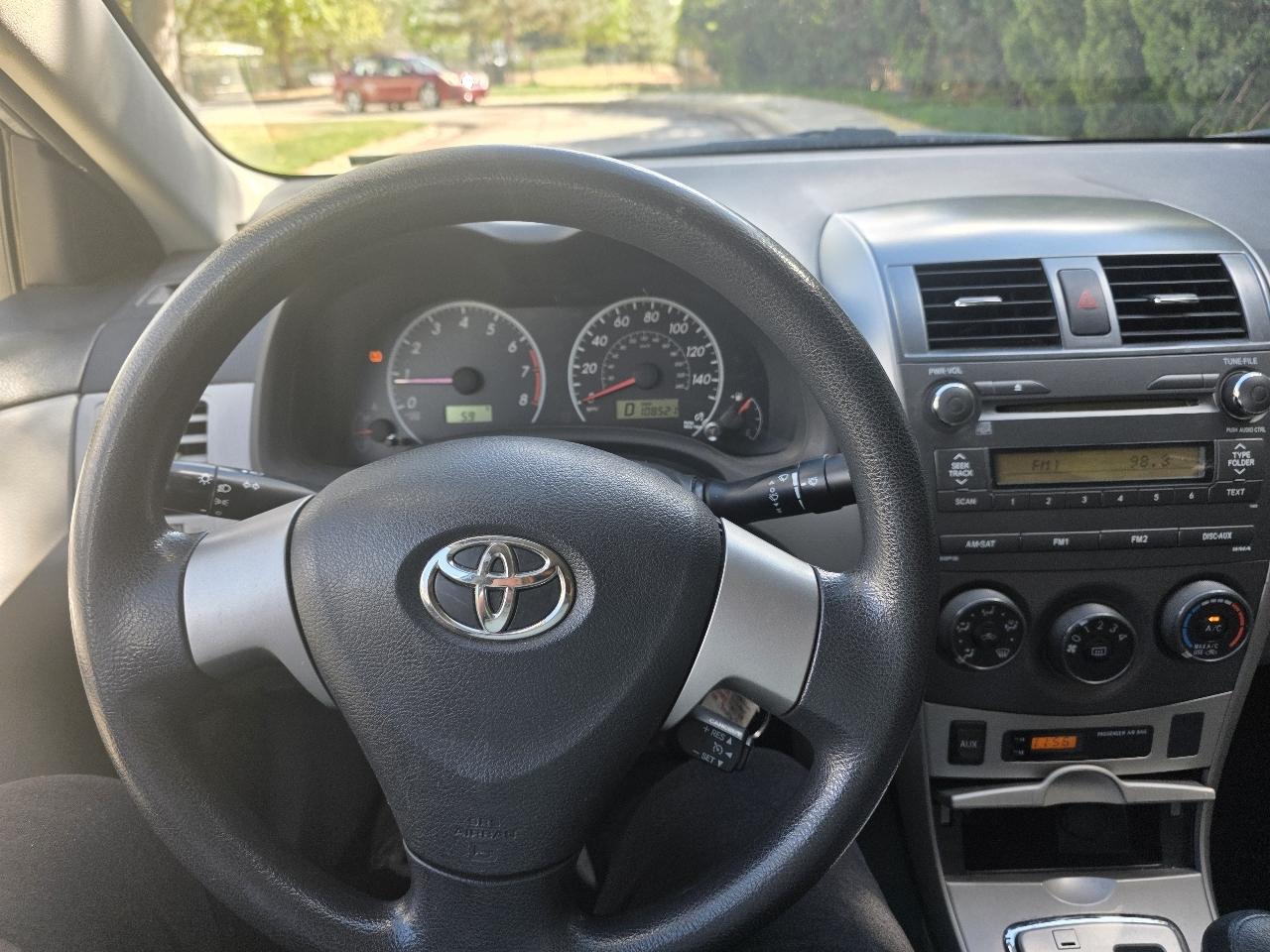 Toyota Corolla 4dr Sdn Auto LE (Natl) 2011