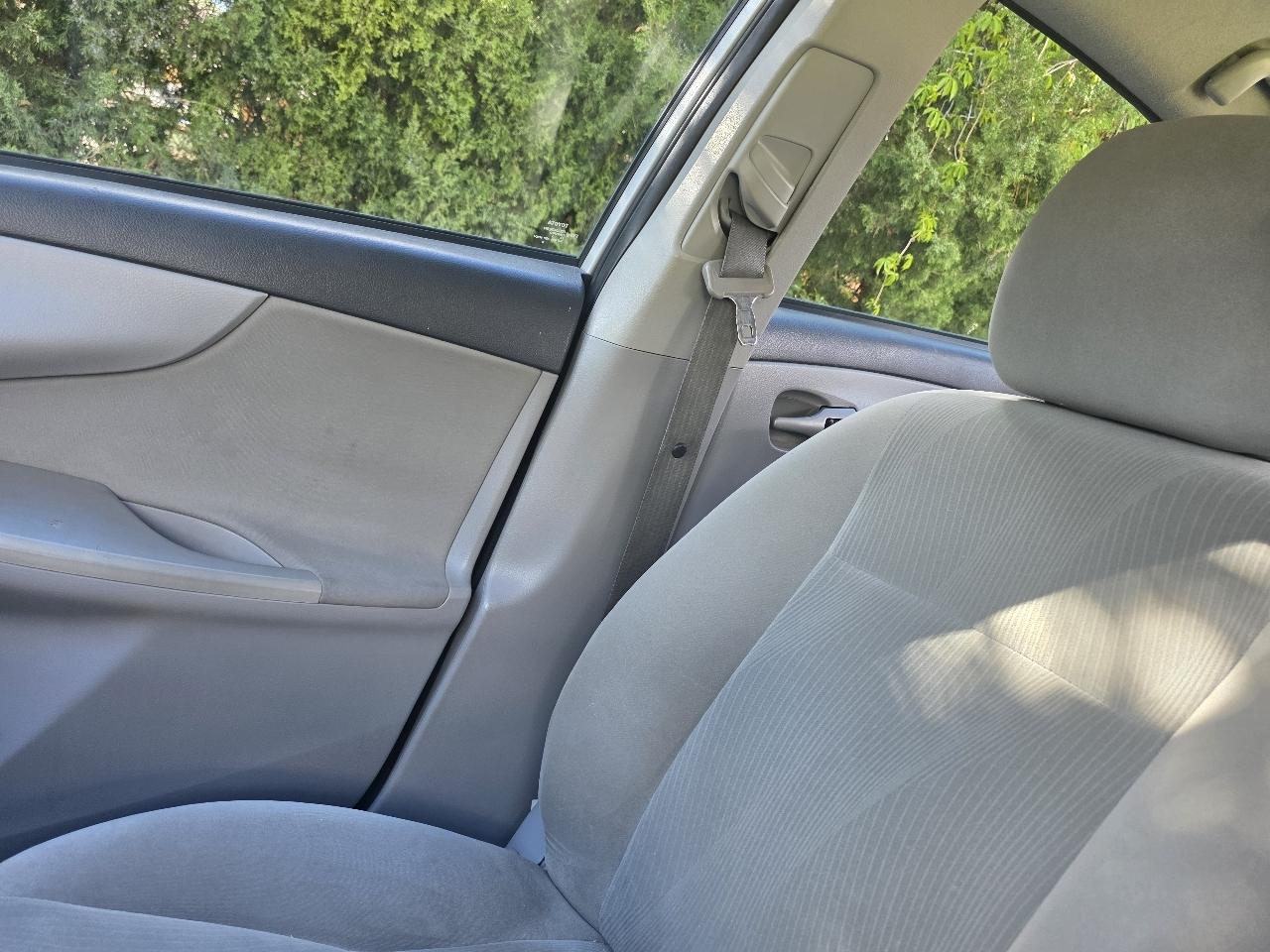 Toyota Corolla 4dr Sdn Auto LE (Natl) 2011