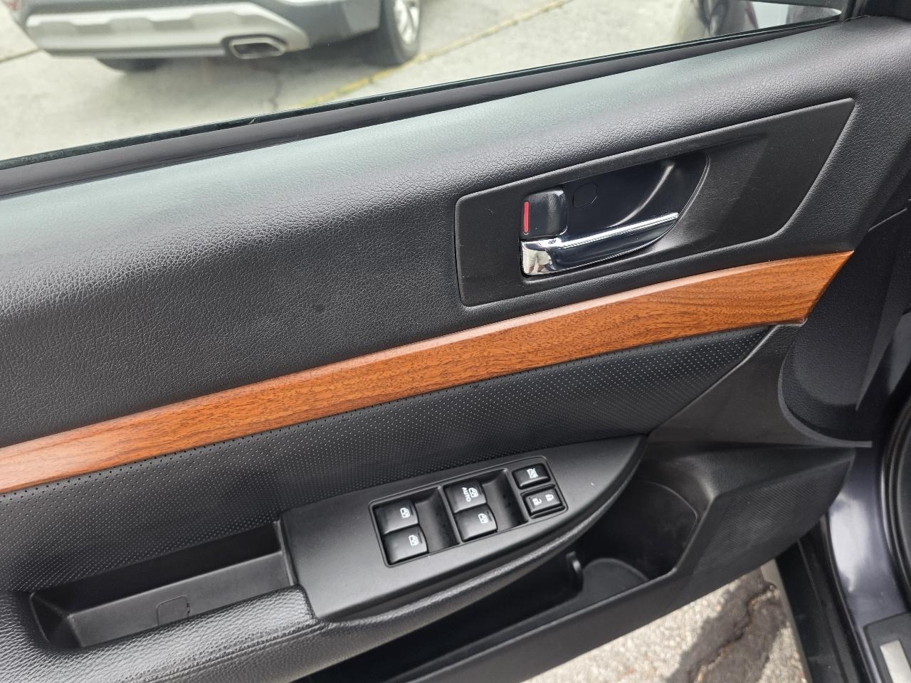 Subaru Outback 4dr Wgn H4 Auto 2.5i Limited 2013