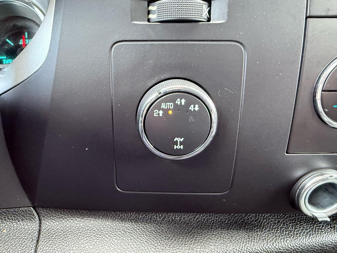 Chevrolet Silverado 1500 4WD Crew Cab 143.5" LT 2010