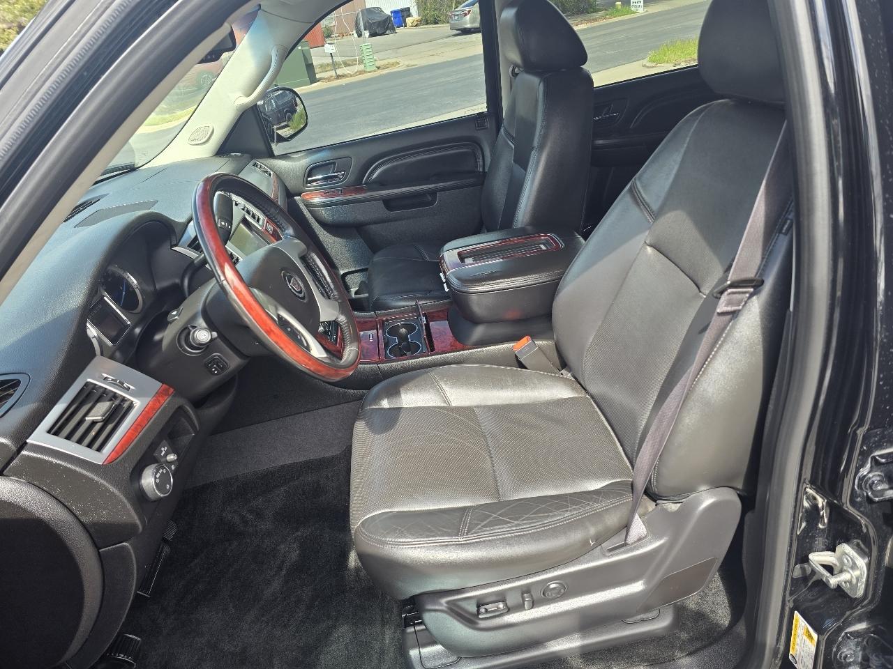 Cadillac Escalade AWD 4dr Luxury 2014