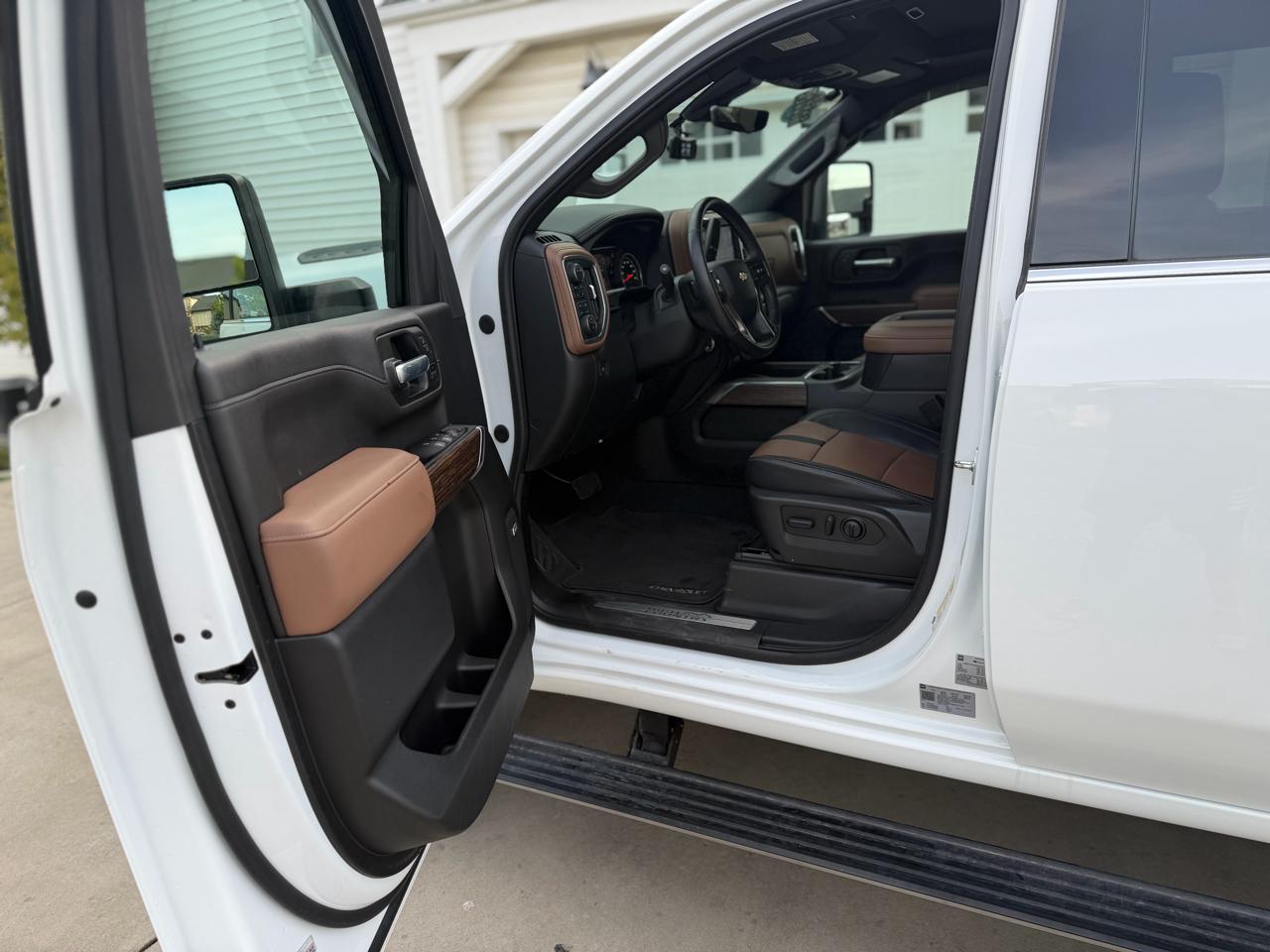 Chevrolet Silverado 2500HD 4WD Crew Cab 159" High Country 2022
