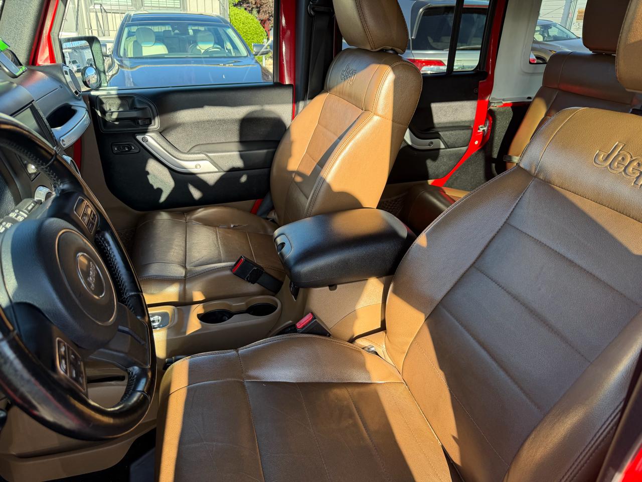 Jeep Wrangler Unlimited 4WD 4dr Sahara 2012