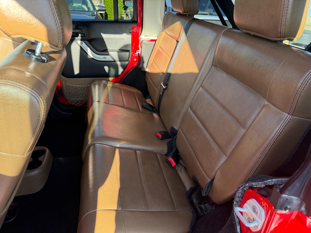 Jeep Wrangler Unlimited 4WD 4dr Sahara 2012