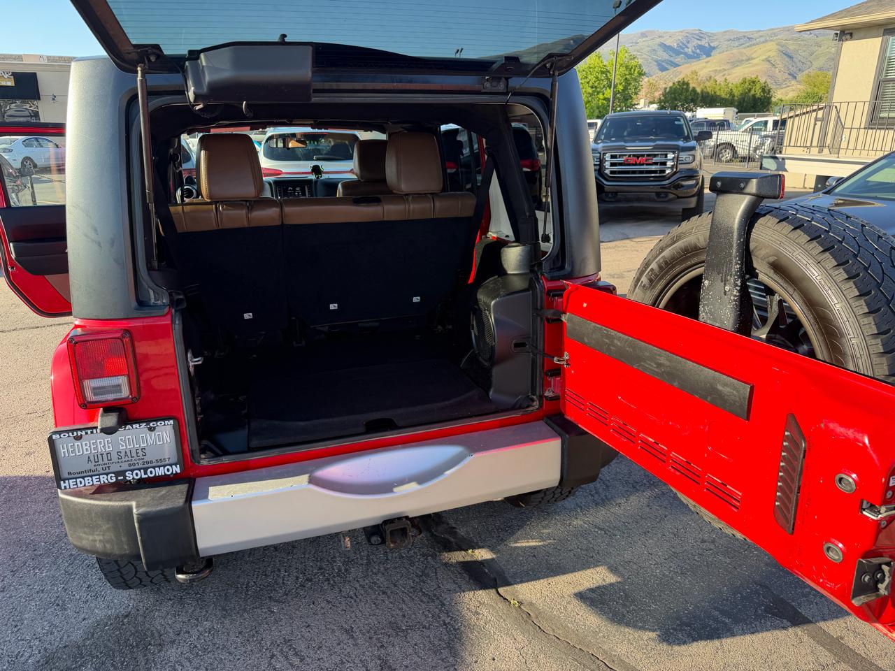 Jeep Wrangler Unlimited 4WD 4dr Sahara 2012