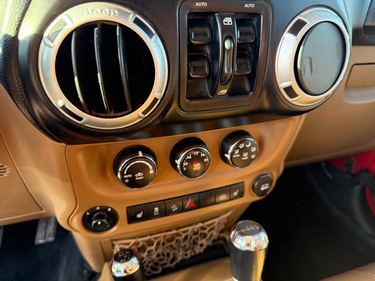 Jeep Wrangler Unlimited 4WD 4dr Sahara 2012