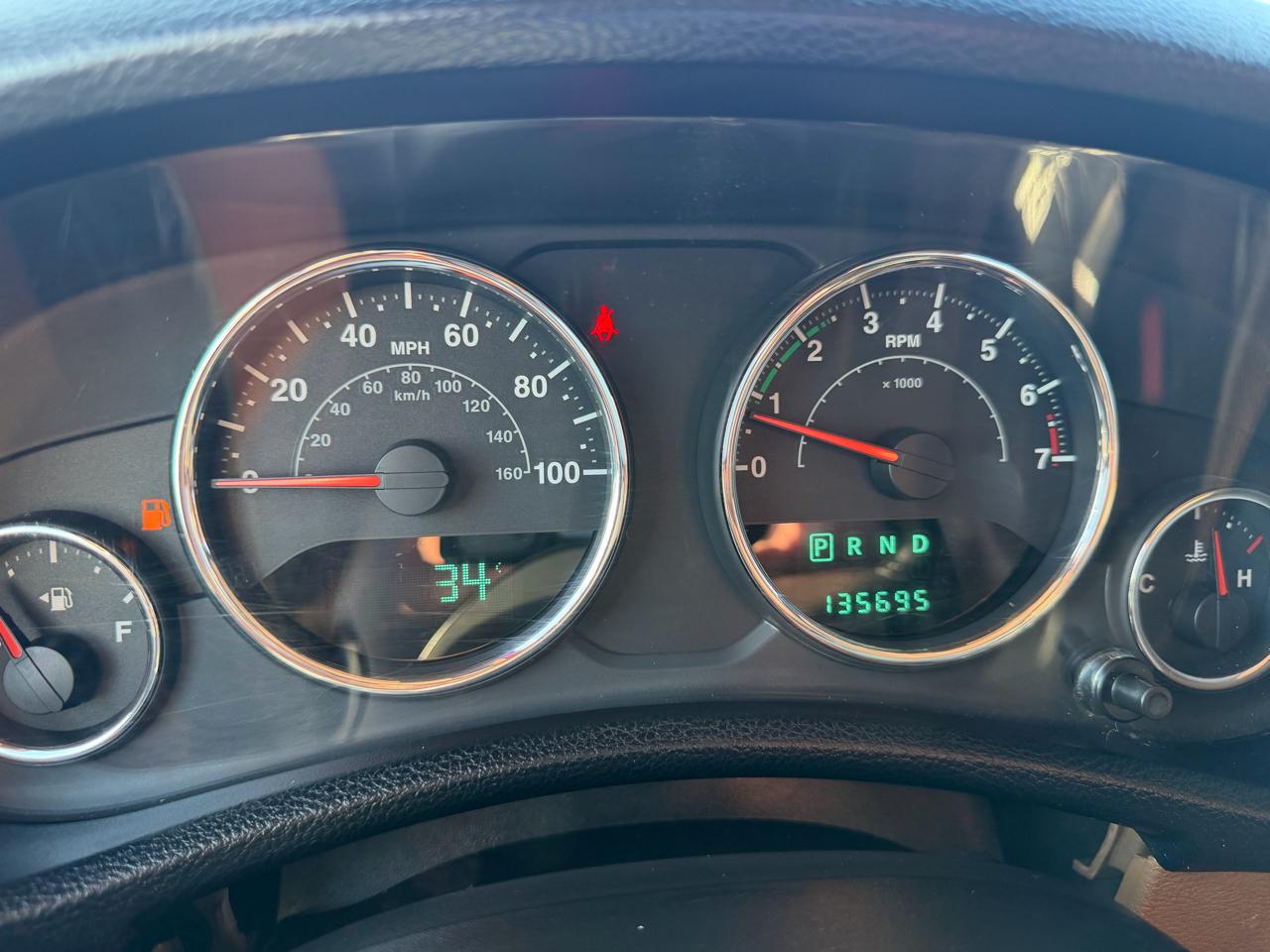 Jeep Wrangler Unlimited 4WD 4dr Sahara 2012