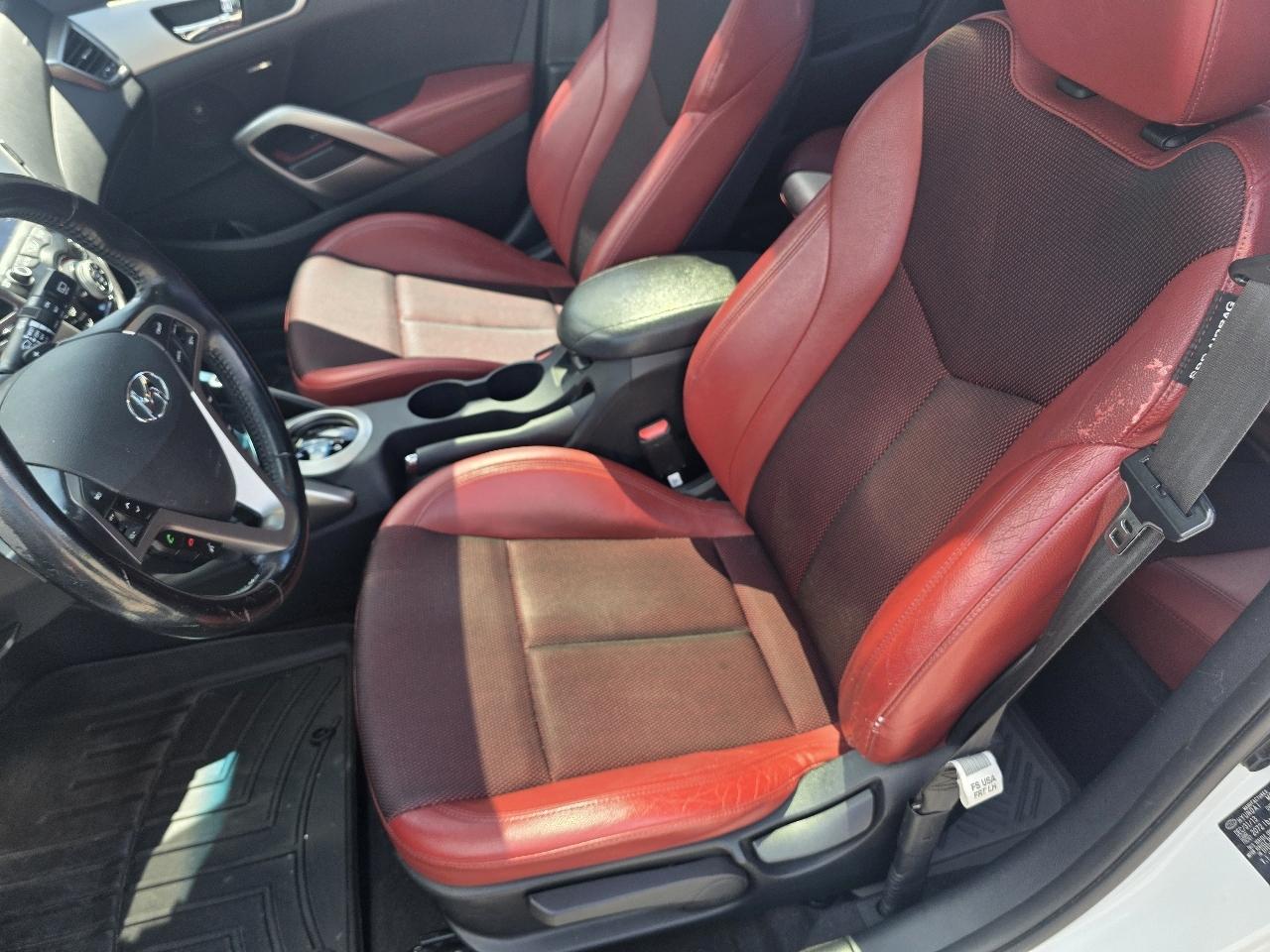 Hyundai Veloster 3dr Cpe Auto w/Red Int 2014