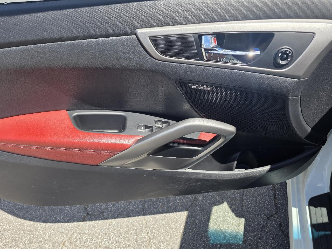 Hyundai Veloster 3dr Cpe Auto w/Red Int 2014