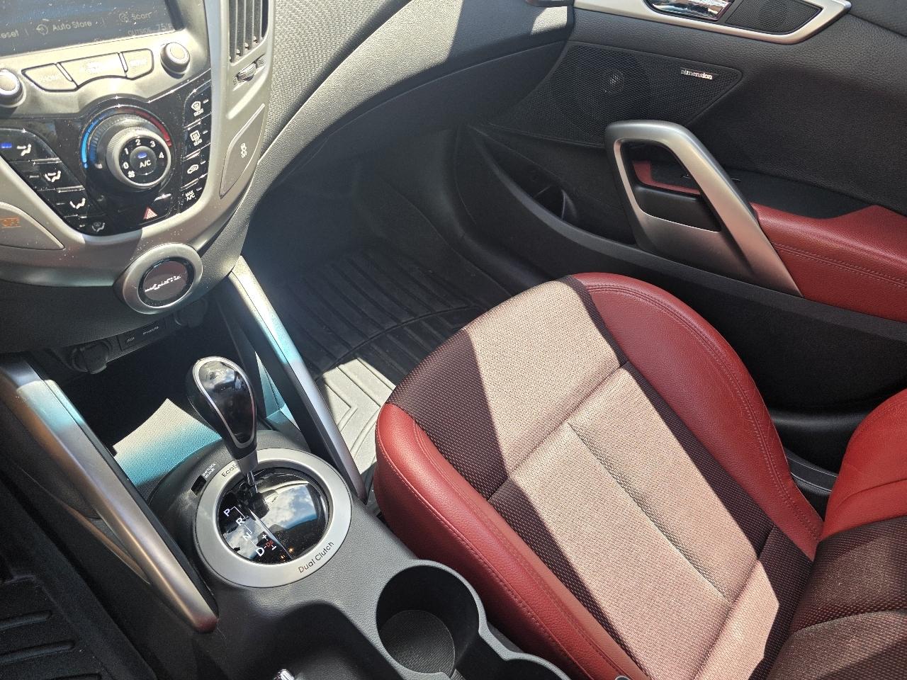 Hyundai Veloster 3dr Cpe Auto w/Red Int 2014