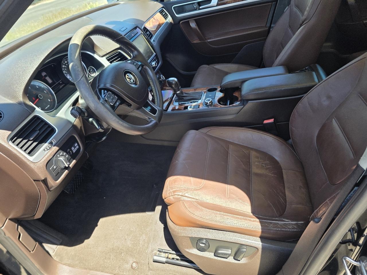 Volkswagen Touareg 4dr TDI Sport w/Nav 2012