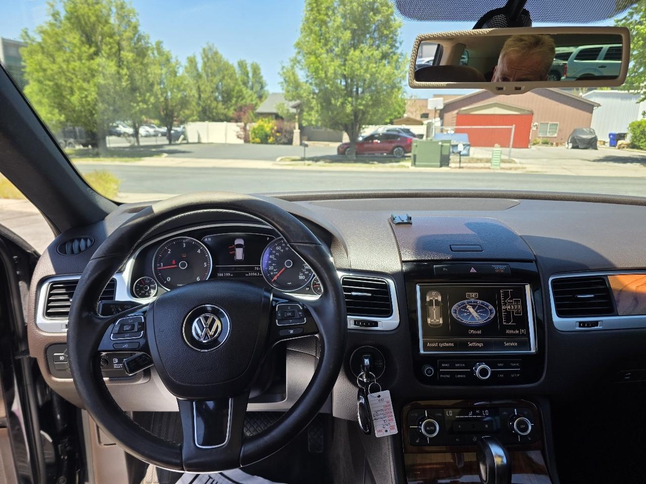 Volkswagen Touareg 4dr TDI Sport w/Nav 2012