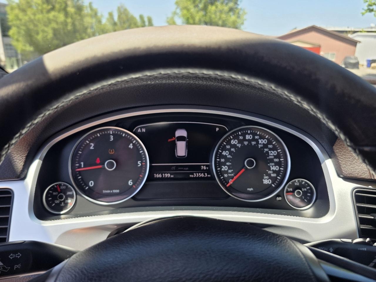Volkswagen Touareg 4dr TDI Sport w/Nav 2012