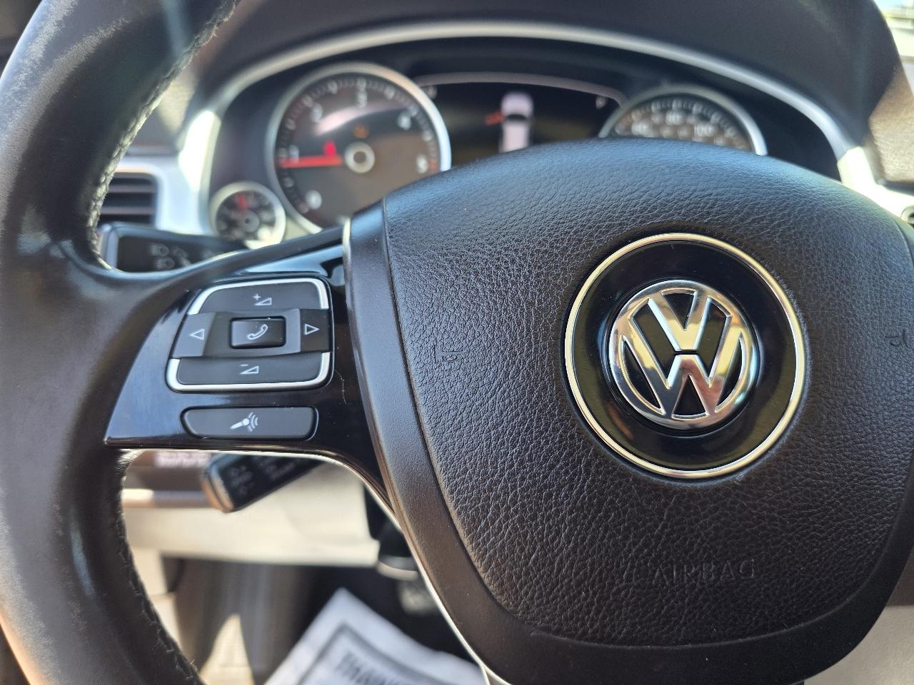 Volkswagen Touareg 4dr TDI Sport w/Nav 2012