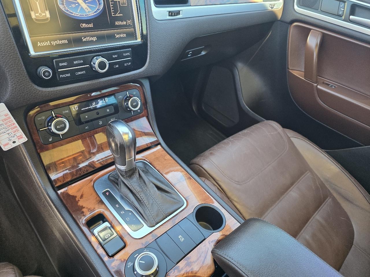 Volkswagen Touareg 4dr TDI Sport w/Nav 2012