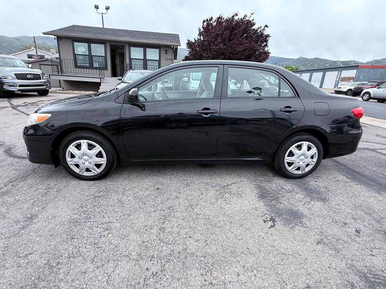 Toyota Corolla 4dr Sdn Auto LE (Natl) 2012