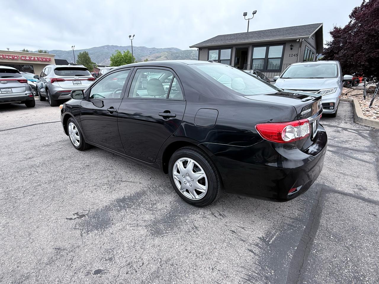 Toyota Corolla 4dr Sdn Auto LE (Natl) 2012