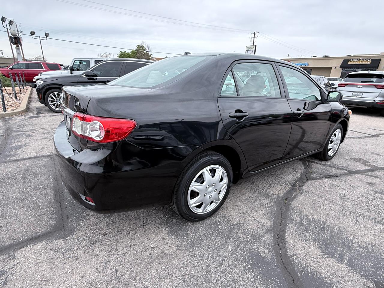 Toyota Corolla 4dr Sdn Auto LE (Natl) 2012