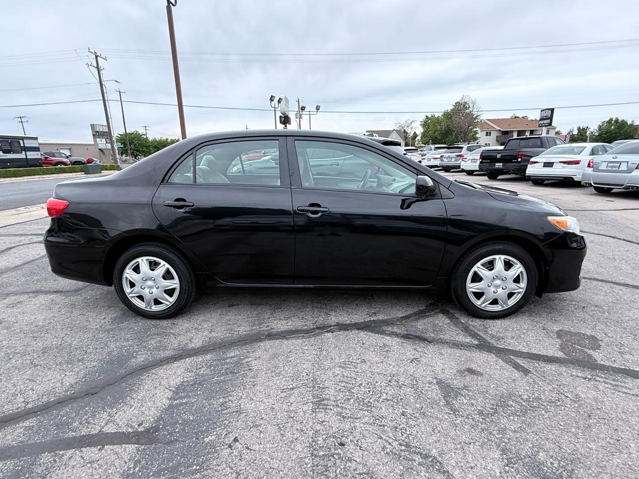 Toyota Corolla 4dr Sdn Auto LE (Natl) 2012