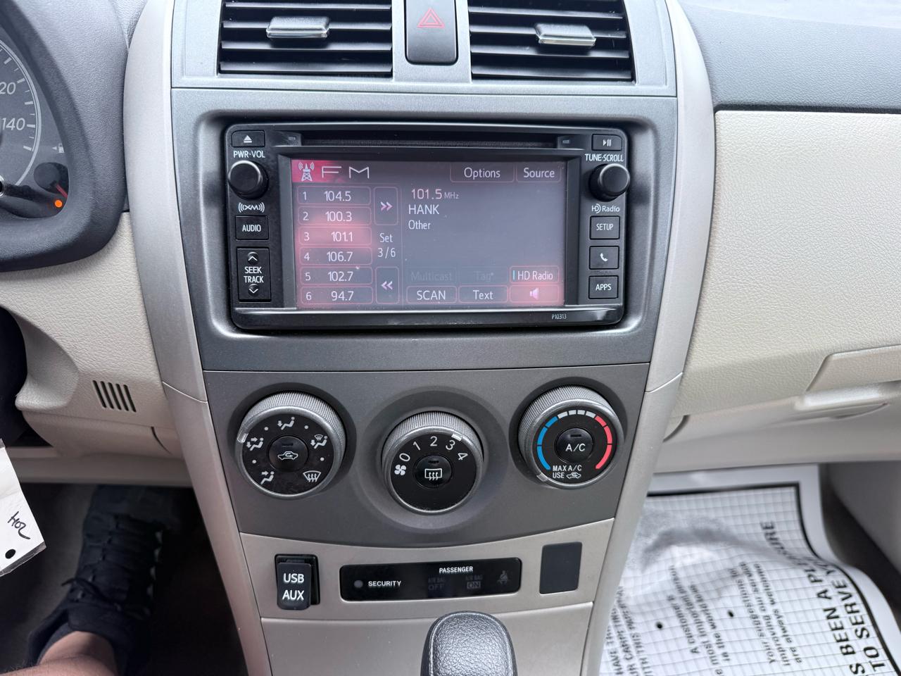 Toyota Corolla 4dr Sdn Auto LE (Natl) 2012