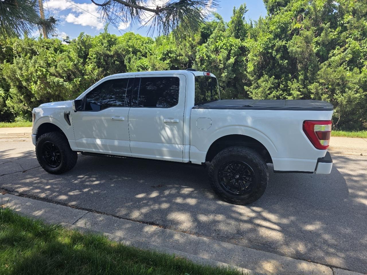 Ford F-150 4WD SuperCrew 145" Lariat 2023