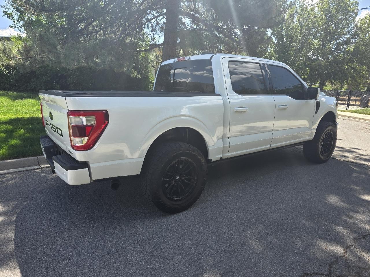 Ford F-150 4WD SuperCrew 145" Lariat 2023