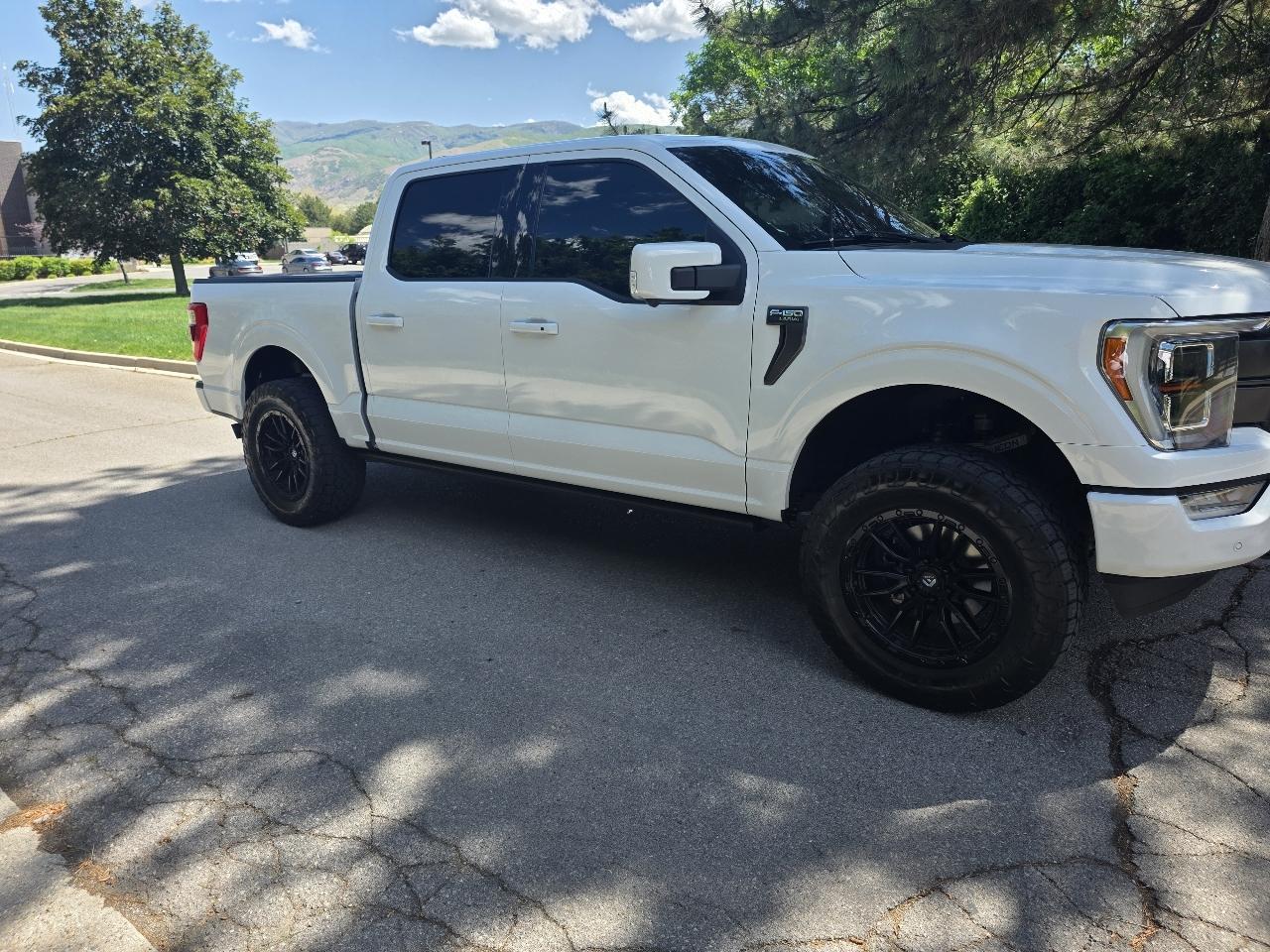 Ford F-150 4WD SuperCrew 145" Lariat 2023