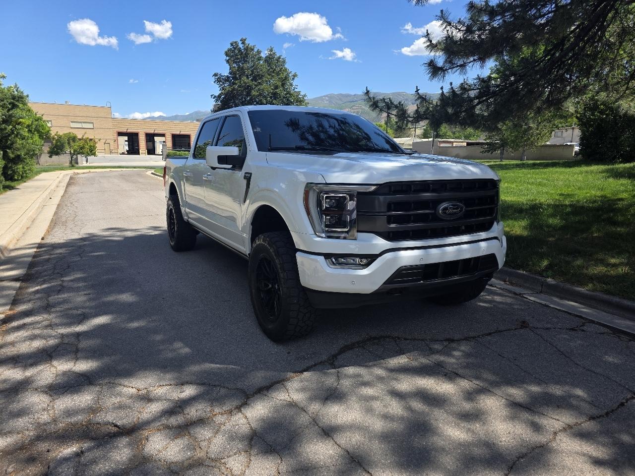 Ford F-150 4WD SuperCrew 145" Lariat 2023