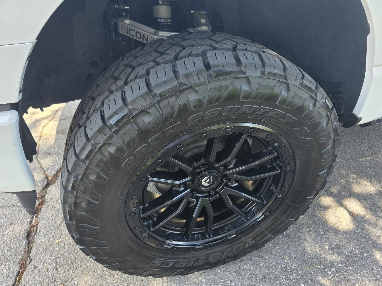 Ford F-150 4WD SuperCrew 145" Lariat 2023