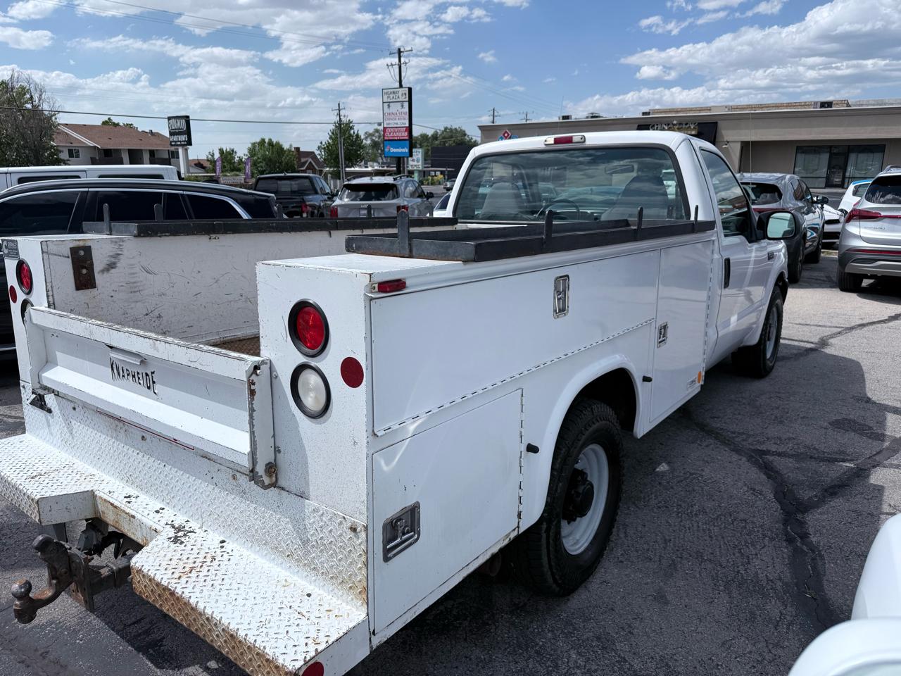 Ford Super Duty F-350 SRW Reg Cab 141" WB 60" CA XLT 2004