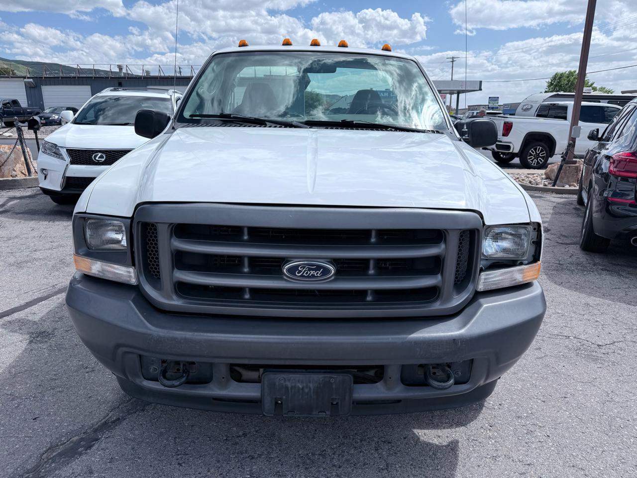 Ford Super Duty F-350 SRW Reg Cab 141" WB 60" CA XLT 2004