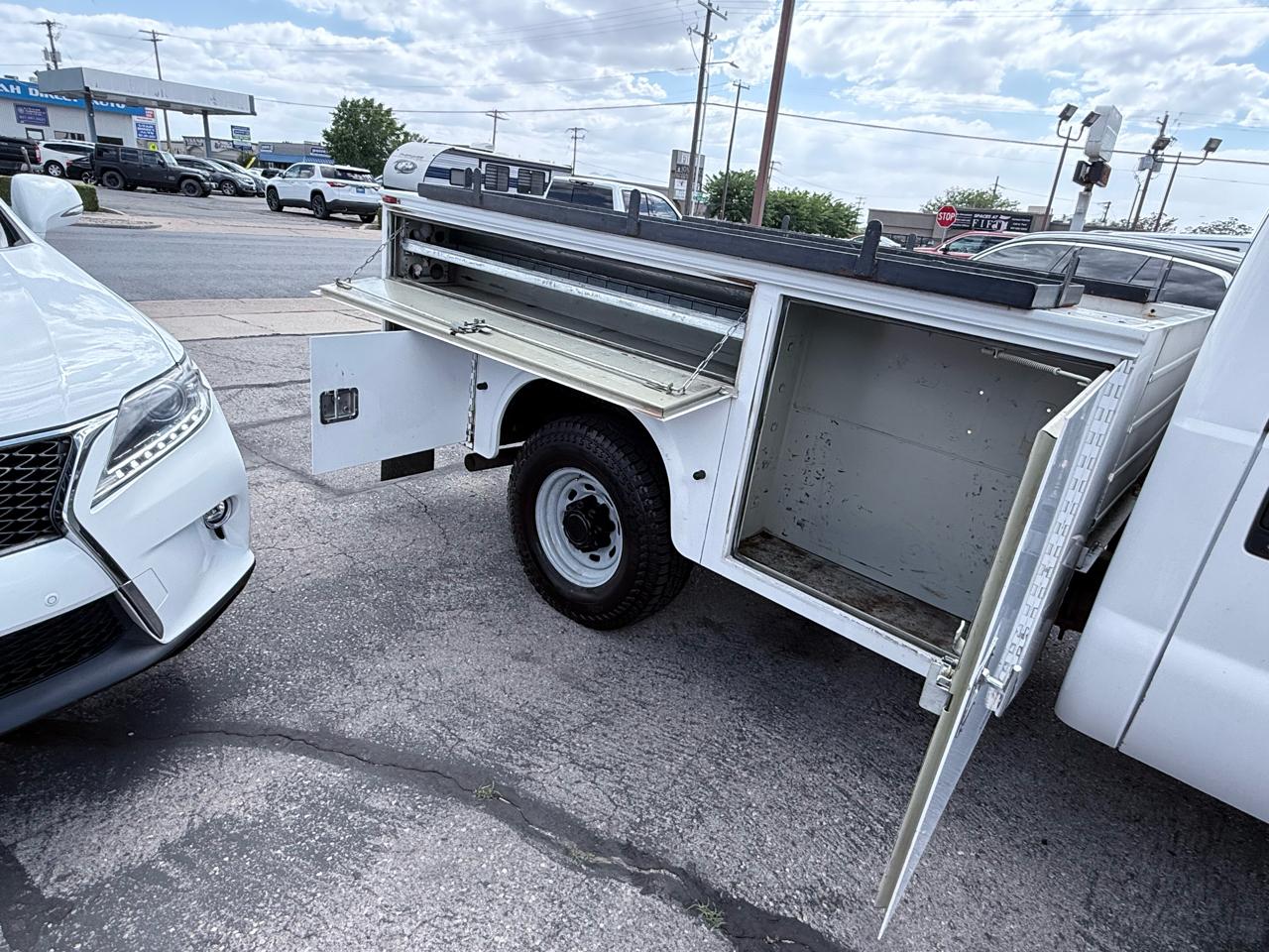 Ford Super Duty F-350 SRW Reg Cab 141" WB 60" CA XLT 2004