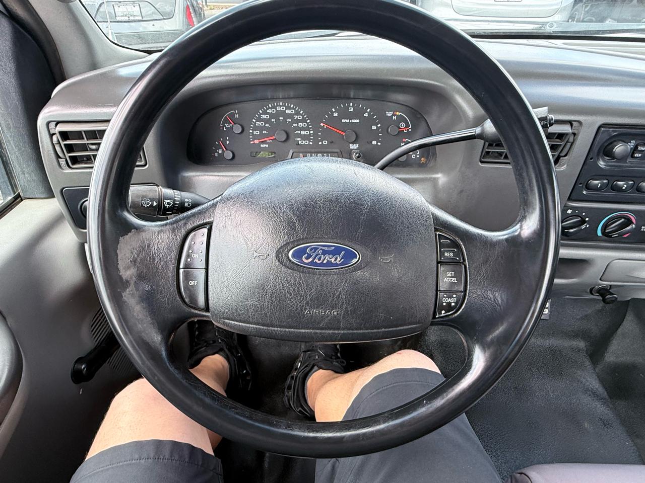 Ford Super Duty F-350 SRW Reg Cab 141" WB 60" CA XLT 2004