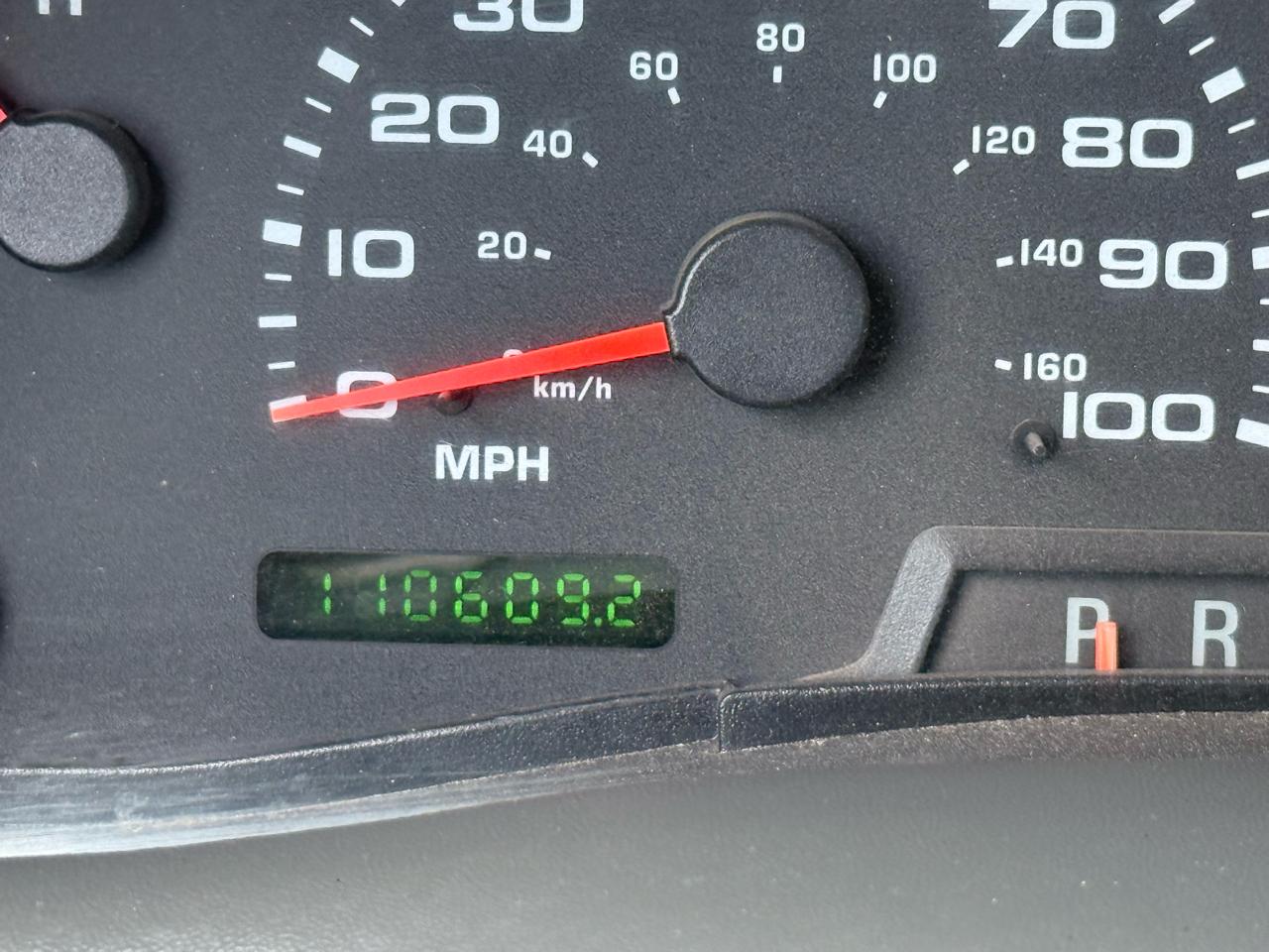 Ford Super Duty F-350 SRW Reg Cab 141" WB 60" CA XLT 2004