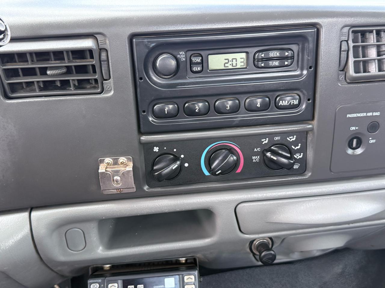 Ford Super Duty F-350 SRW Reg Cab 141" WB 60" CA XLT 2004