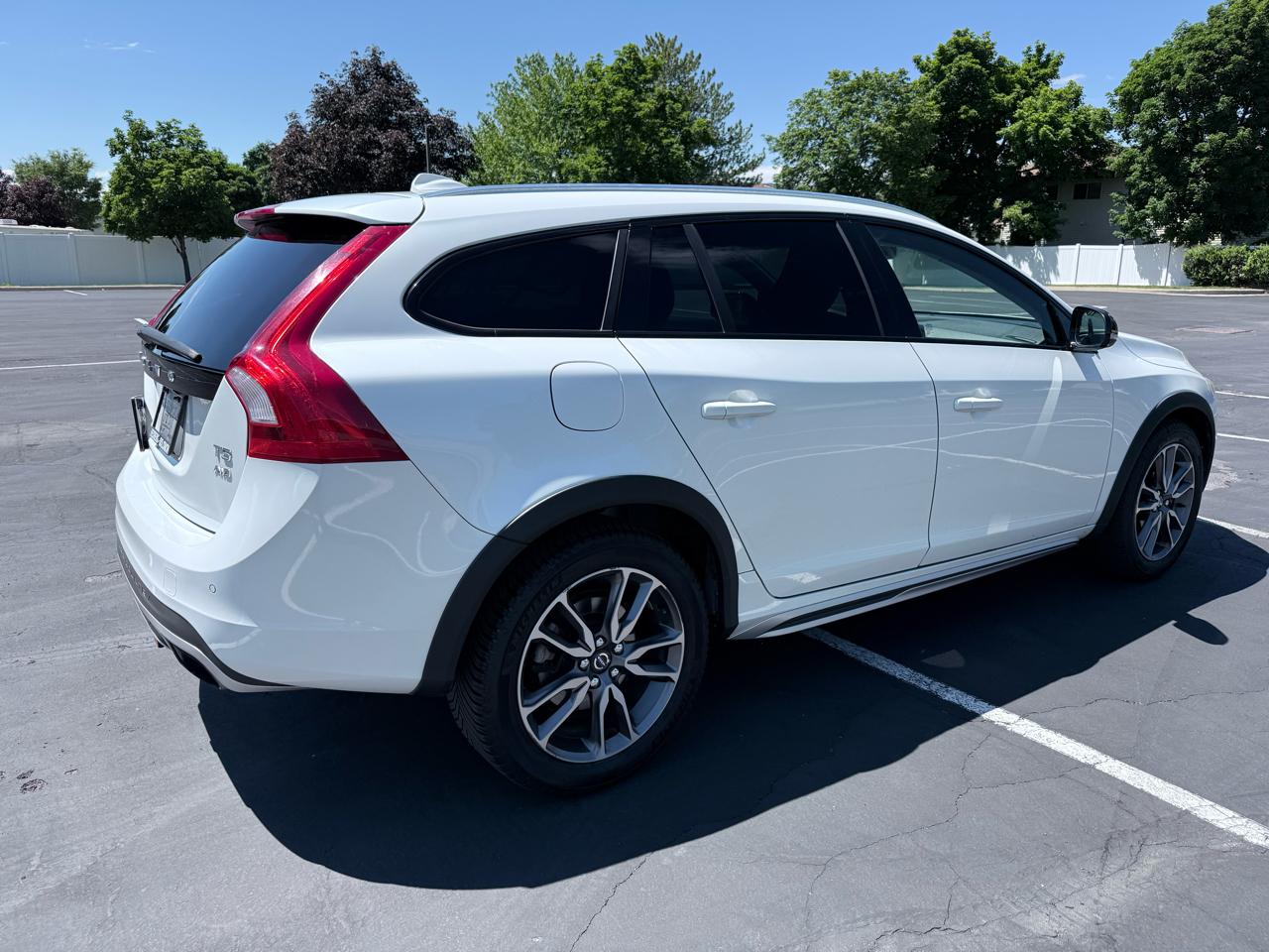 Volvo V60 Cross Country 2015.5 4dr Wgn T5 Platinum AWD 2015