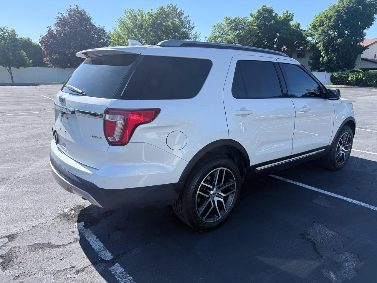 Ford Explorer 4WD 4dr V6 XLT 2017