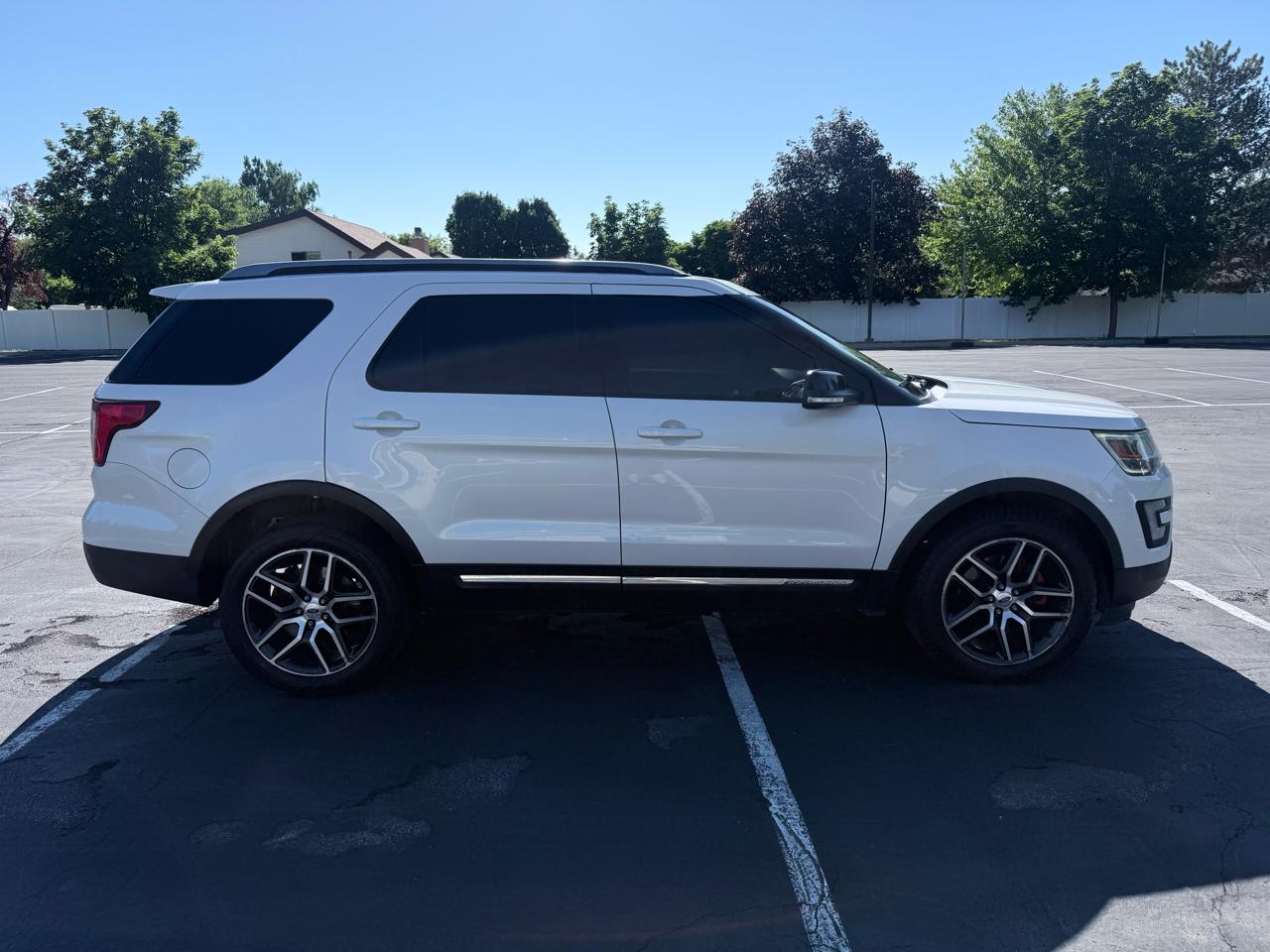 Ford Explorer 4WD 4dr V6 XLT 2017