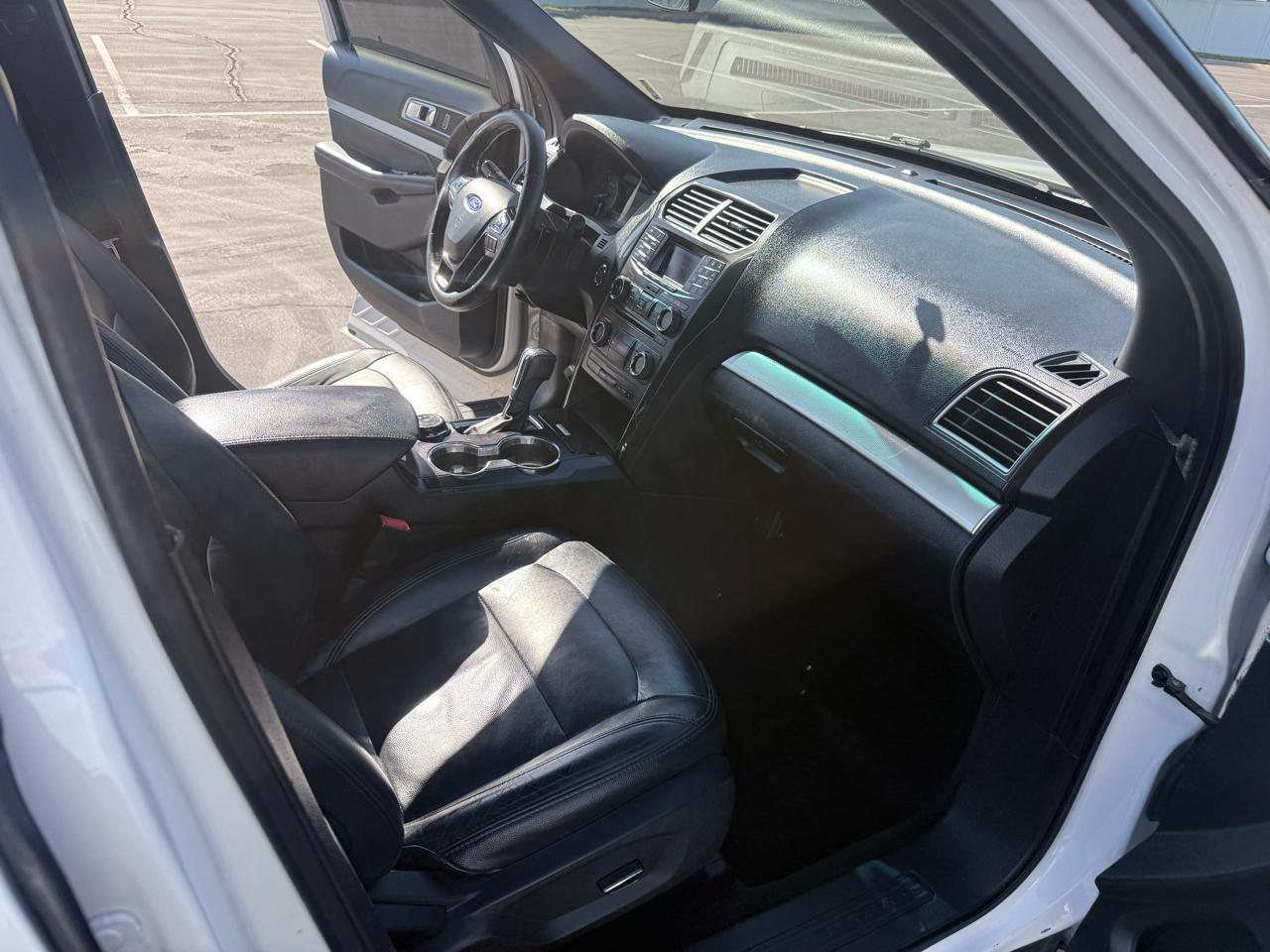 Ford Explorer 4WD 4dr V6 XLT 2017