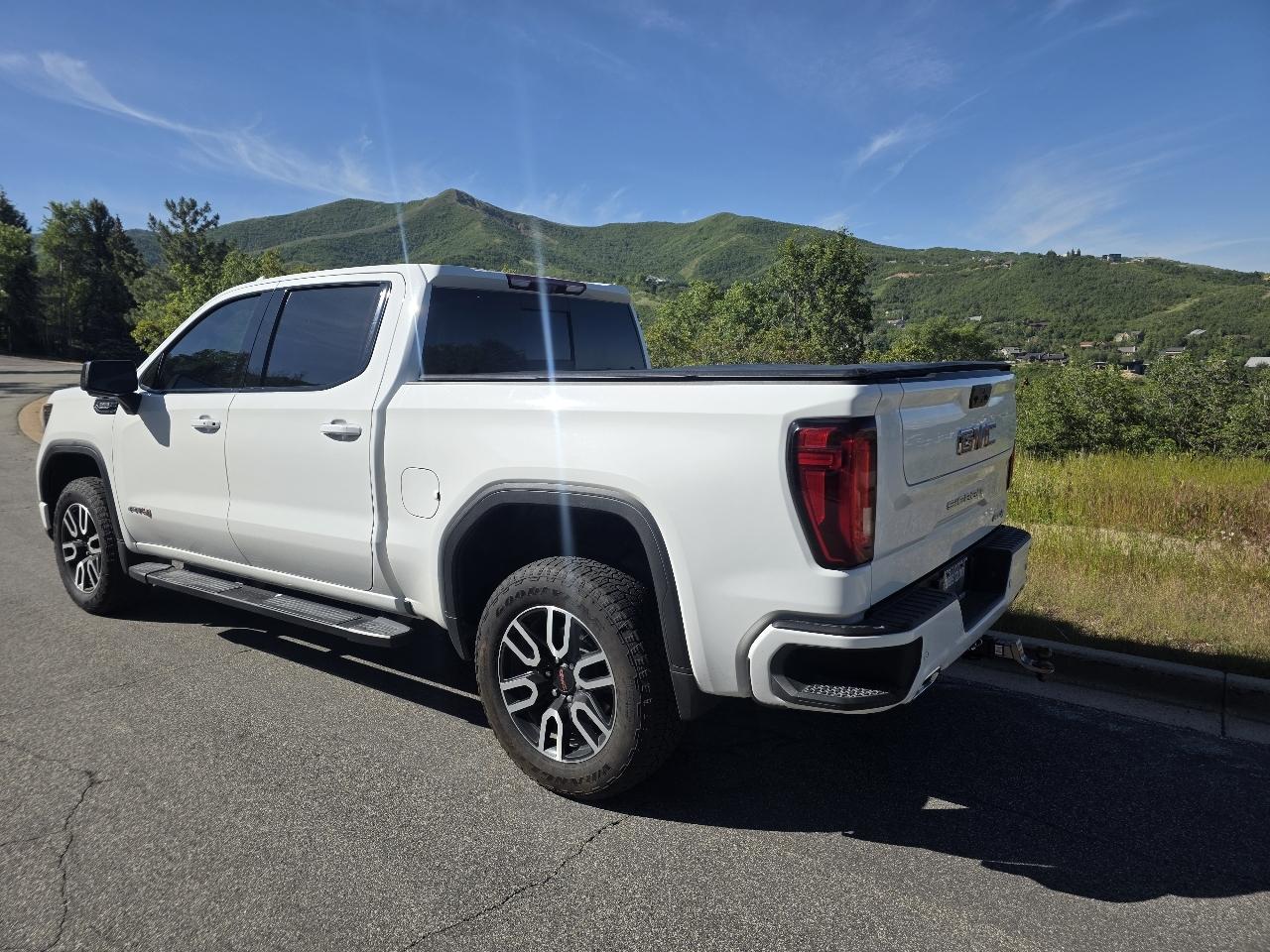 GMC Sierra 1500 4WD Crew Cab 147" AT4 2023