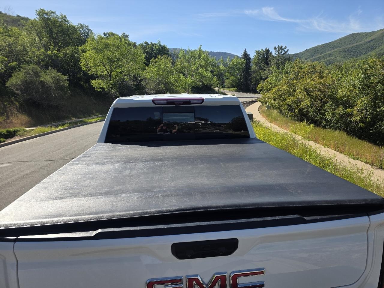 GMC Sierra 1500 4WD Crew Cab 147" AT4 2023