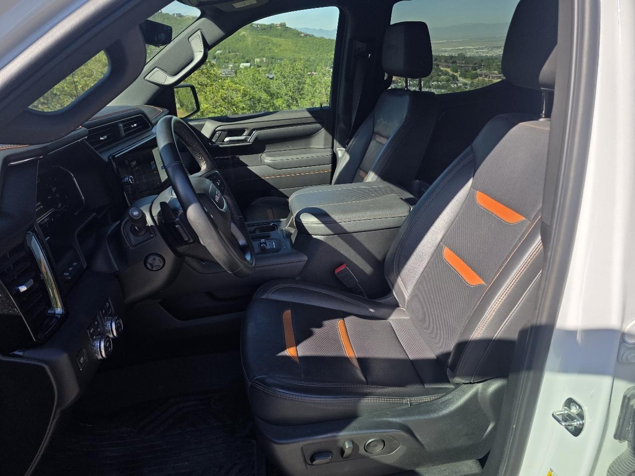 GMC Sierra 1500 4WD Crew Cab 147" AT4 2023