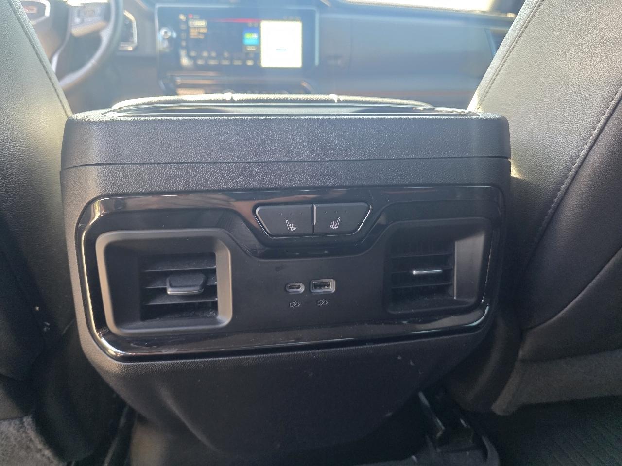 GMC Sierra 1500 4WD Crew Cab 147" AT4 2023