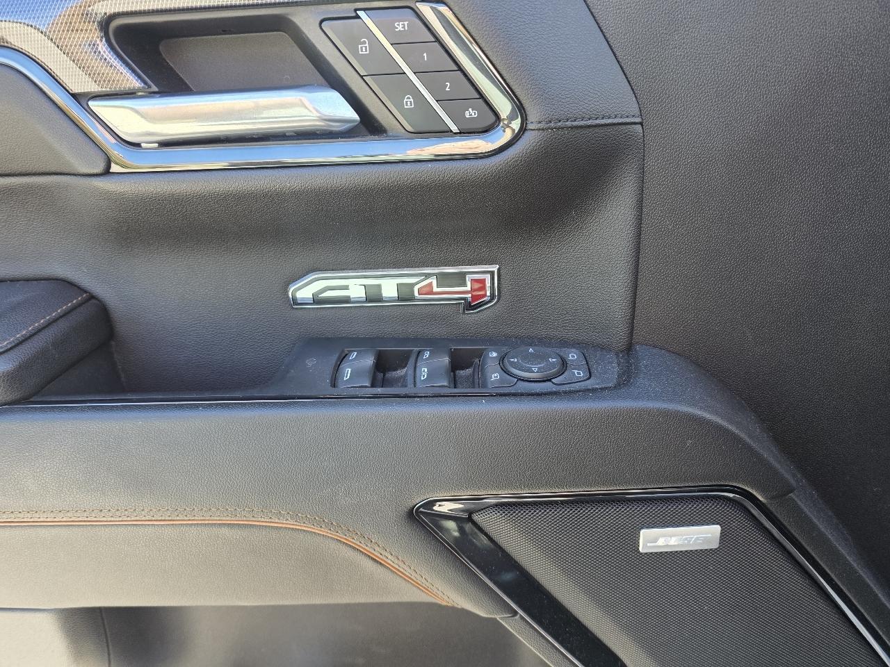 GMC Sierra 1500 4WD Crew Cab 147" AT4 2023