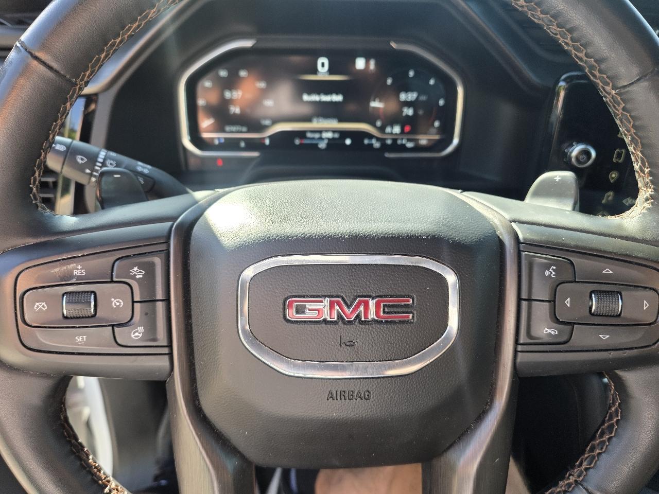 GMC Sierra 1500 4WD Crew Cab 147" AT4 2023