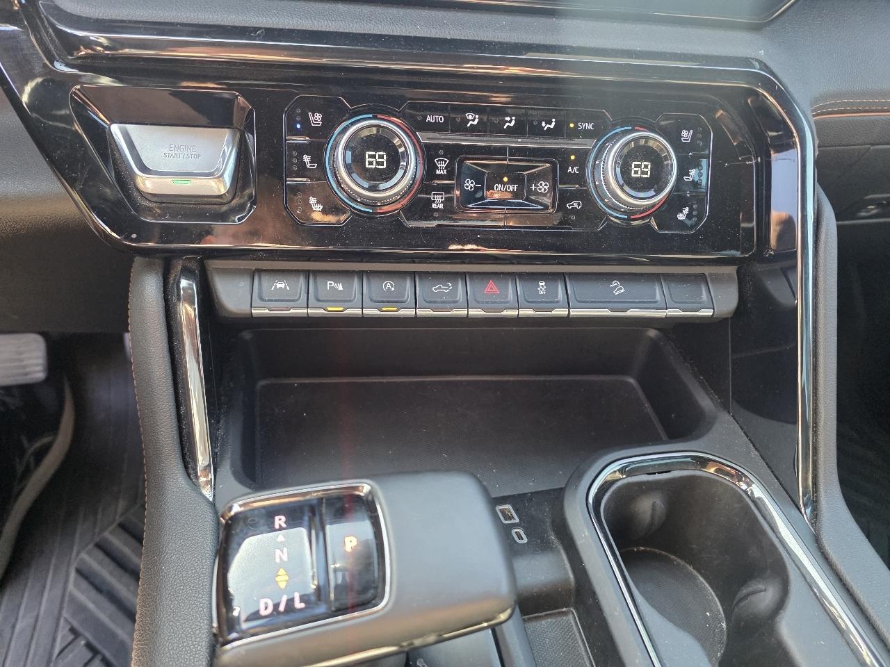 GMC Sierra 1500 4WD Crew Cab 147" AT4 2023
