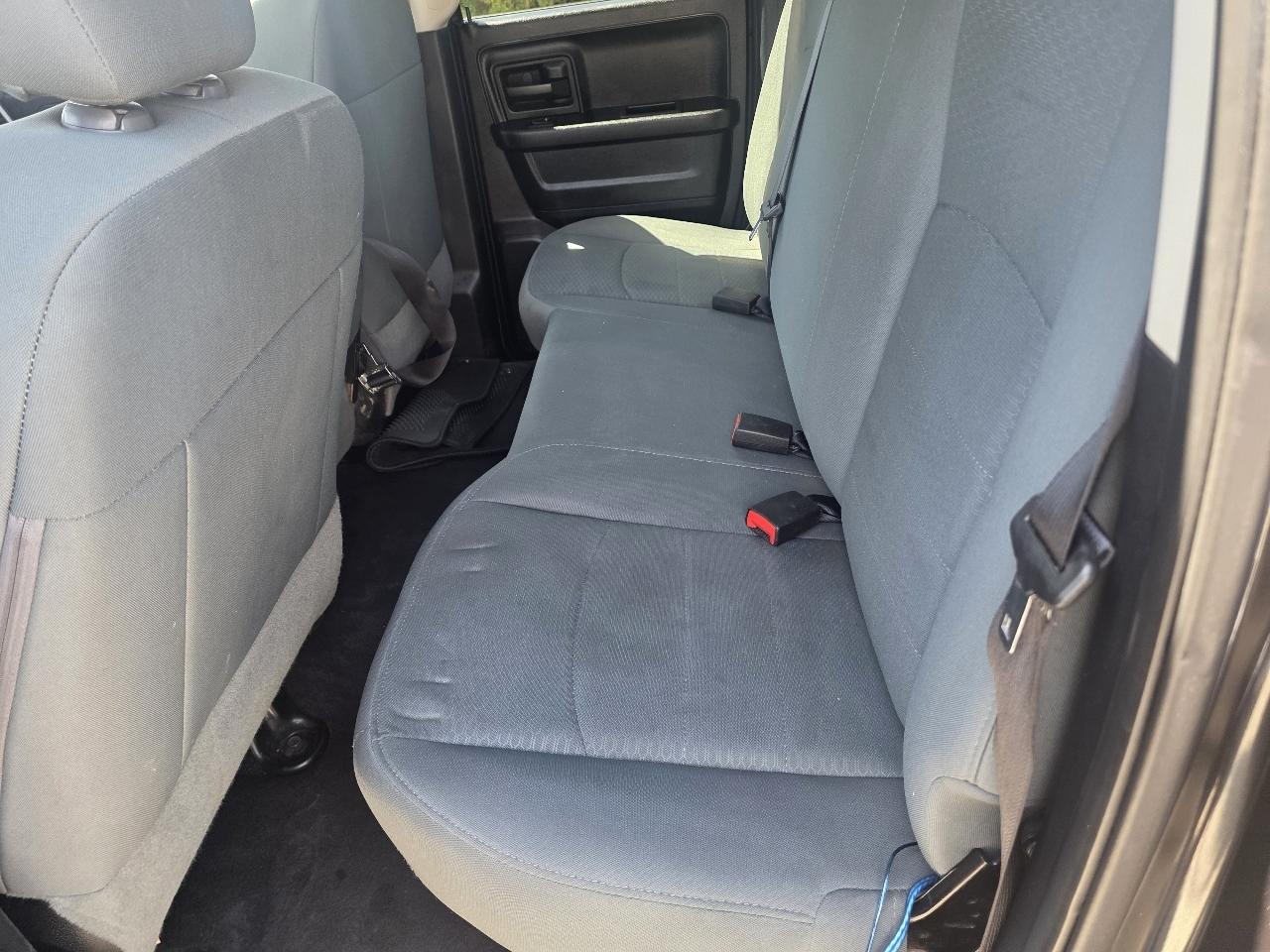 RAM 1500 4WD Quad Cab 140.5" ST 2015