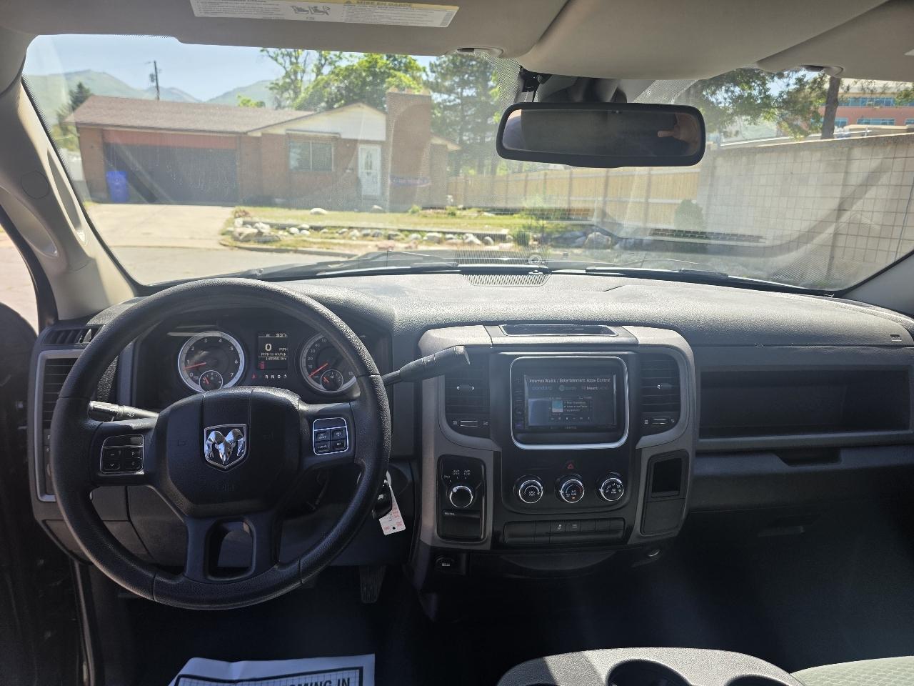 RAM 1500 4WD Quad Cab 140.5" ST 2015