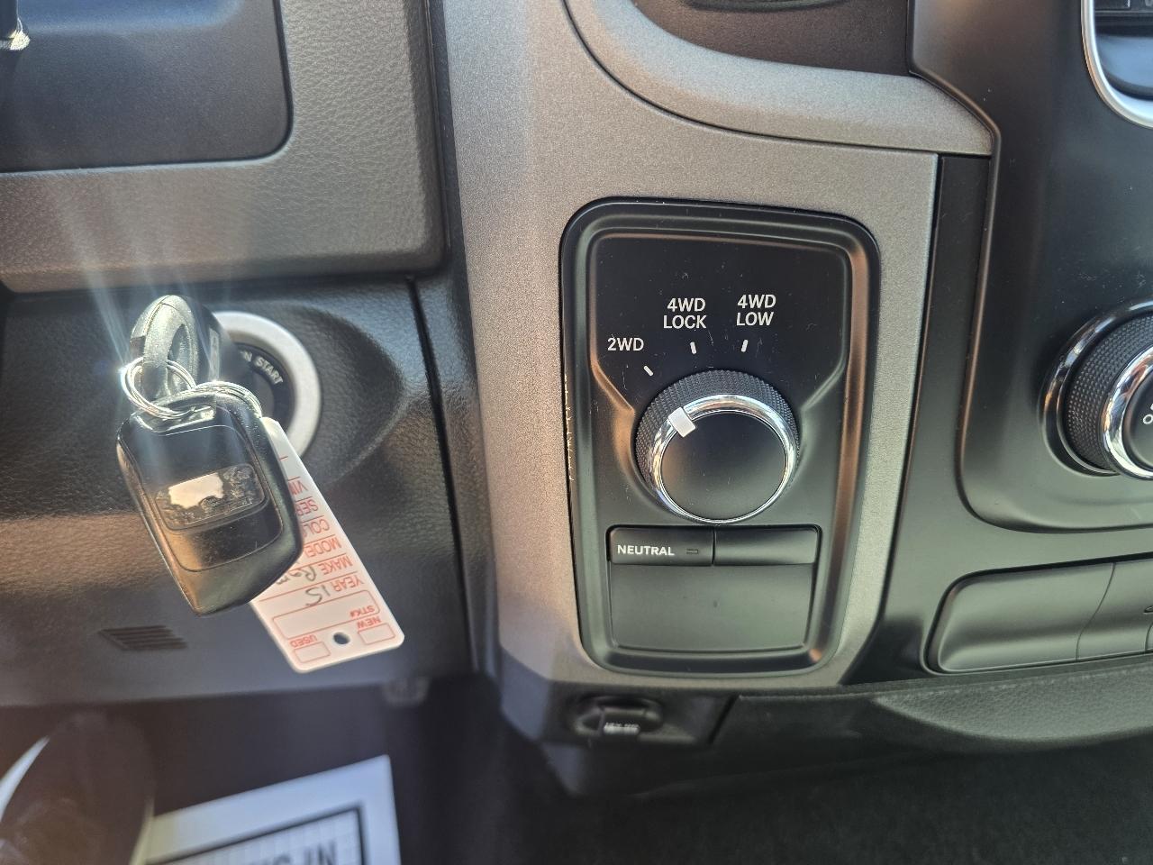 RAM 1500 4WD Quad Cab 140.5" ST 2015