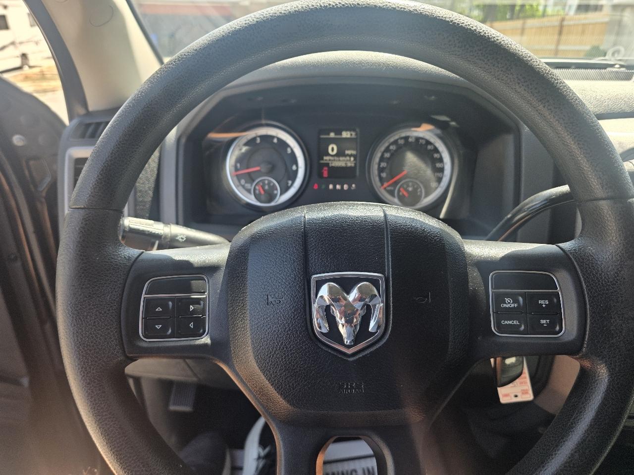 RAM 1500 4WD Quad Cab 140.5" ST 2015